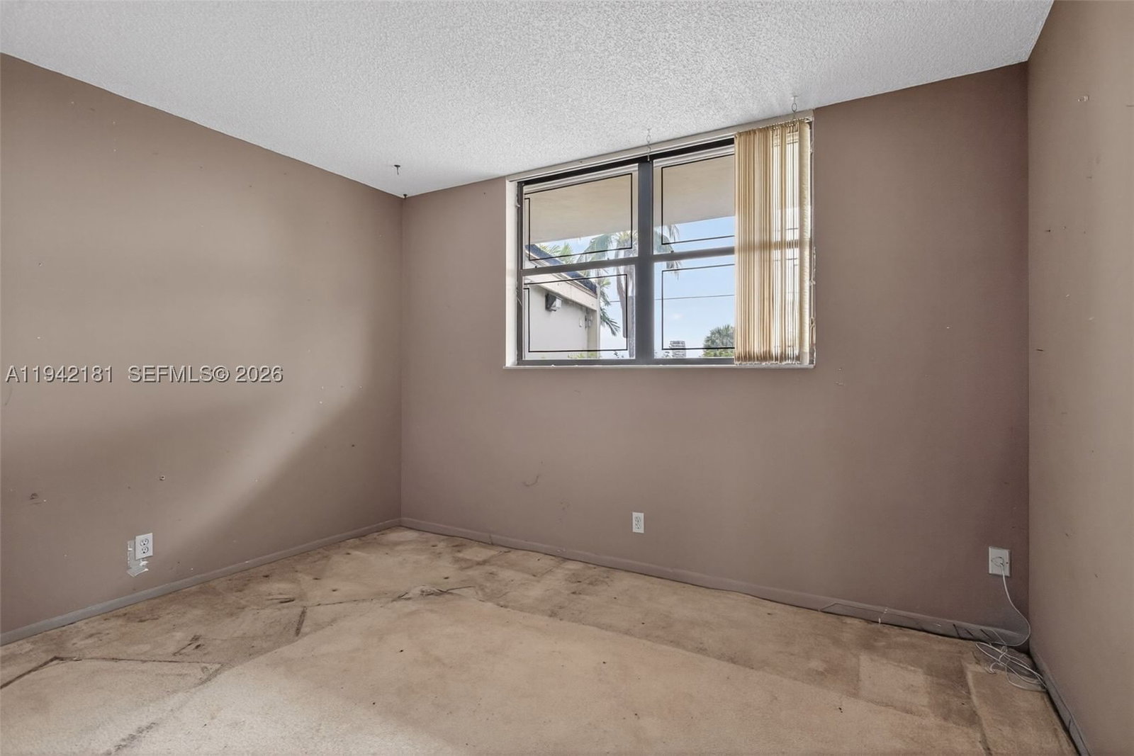 Real estate property located at 114 Lake Emerald Dr #104, Broward, Lake Emerald Condominium, Oakland Park, FL