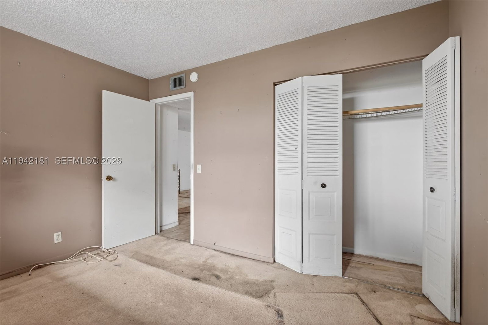 Real estate property located at 114 Lake Emerald Dr #104, Broward, Lake Emerald Condominium, Oakland Park, FL