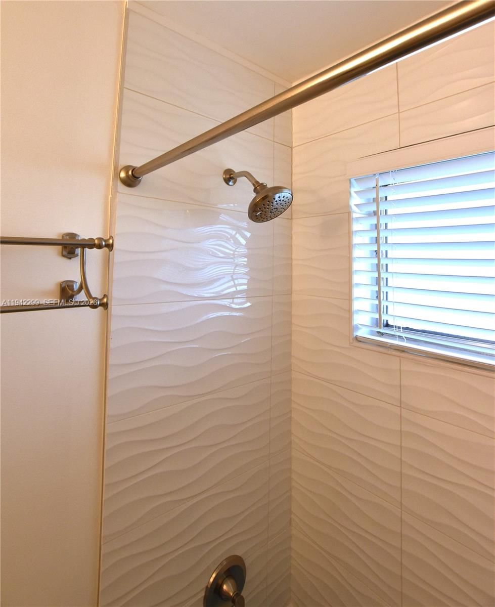 Real estate property located at 2852 Crosley Drive west G, Palm Beach, Cresthaven Villas 16 Cond, West Palm Beach, FL