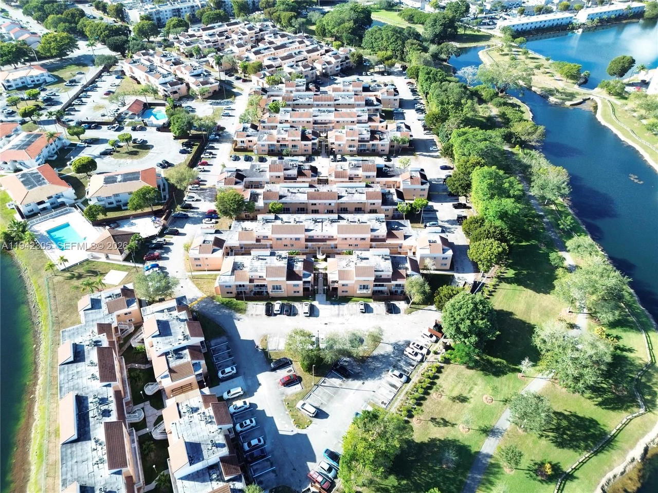 Real estate property located at 14911 80th St #221, Miami-dade, The Seasons Villas & Thms, Miami, FL