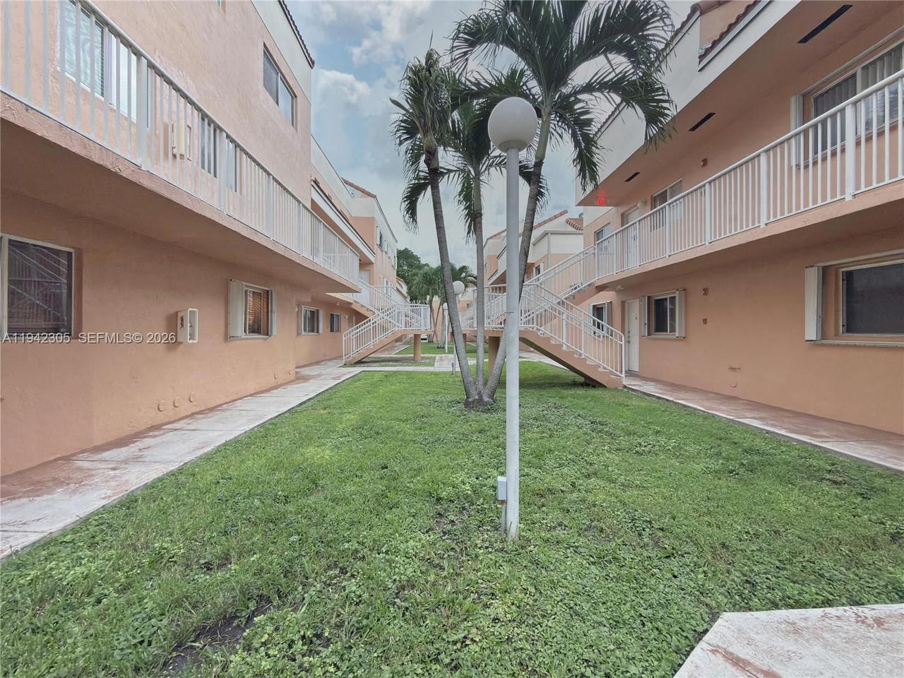Real estate property located at 14911 80th St #221, Miami-dade, The Seasons Villas & Thms, Miami, FL
