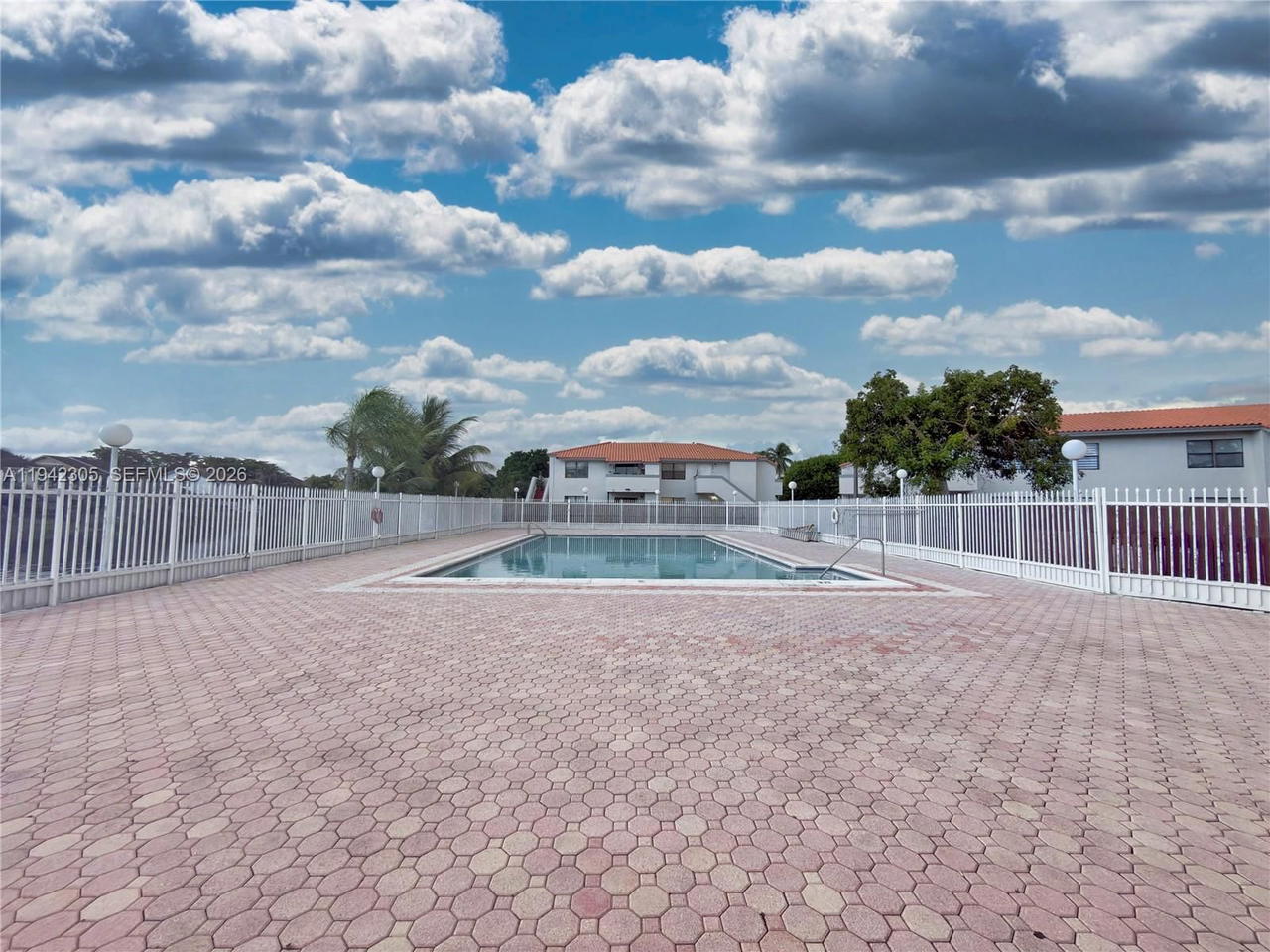 Real estate property located at 14911 80th St #221, Miami-dade, The Seasons Villas & Thms, Miami, FL