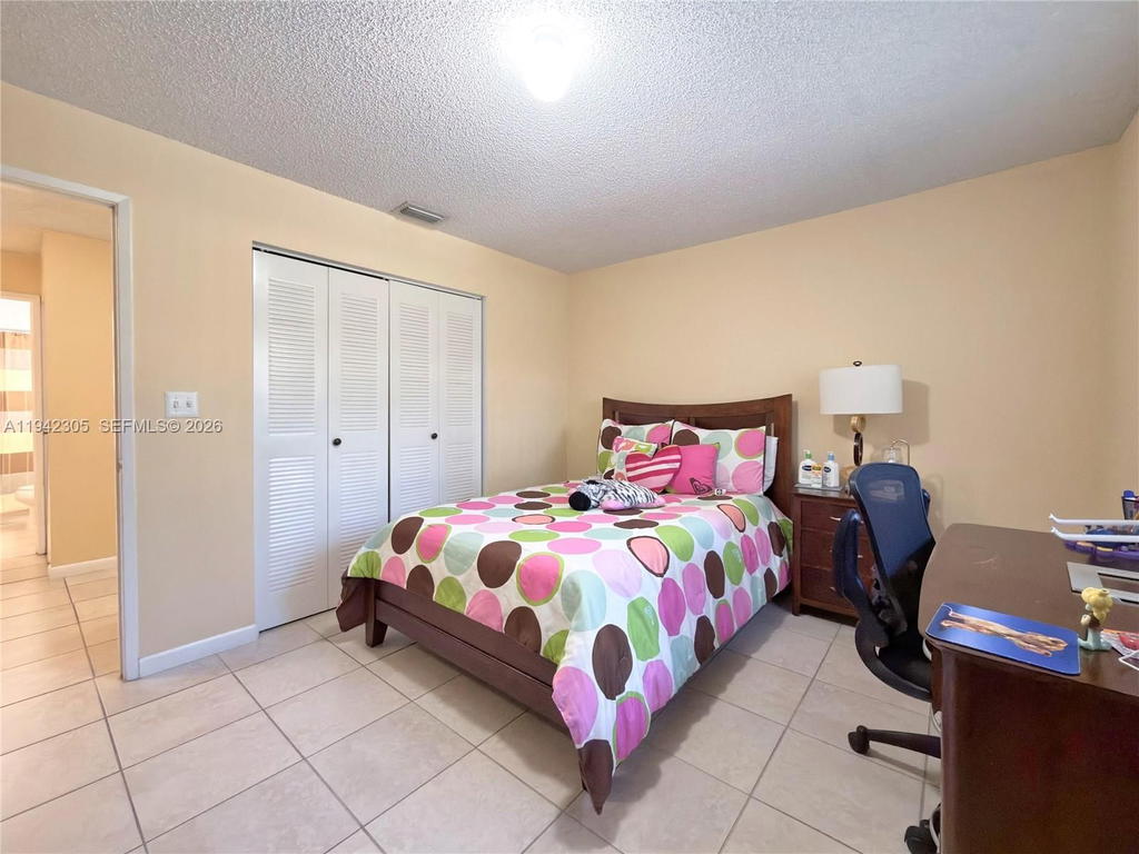 Real estate property located at 14911 80th St #221, Miami-dade, The Seasons Villas & Thms, Miami, FL