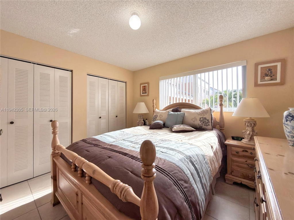 Real estate property located at 14911 80th St #221, Miami-dade, The Seasons Villas & Thms, Miami, FL