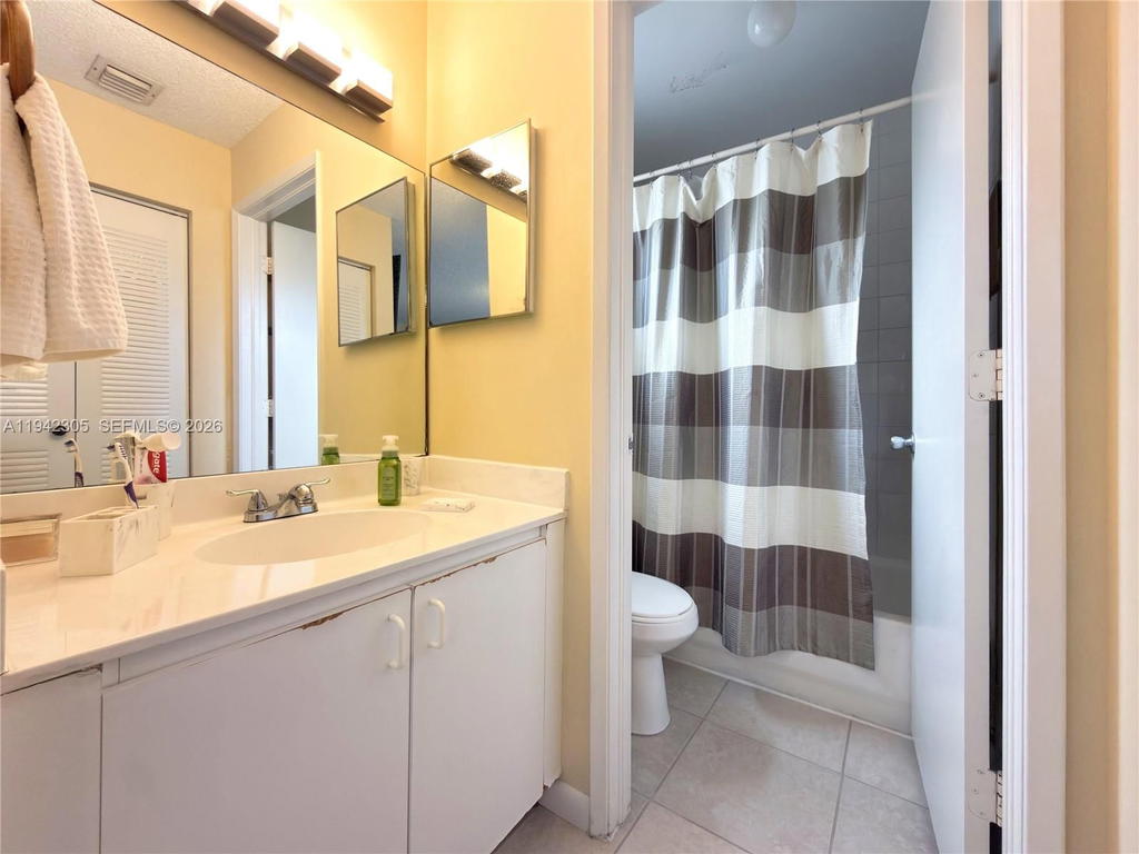 Real estate property located at 14911 80th St #221, Miami-dade, The Seasons Villas & Thms, Miami, FL