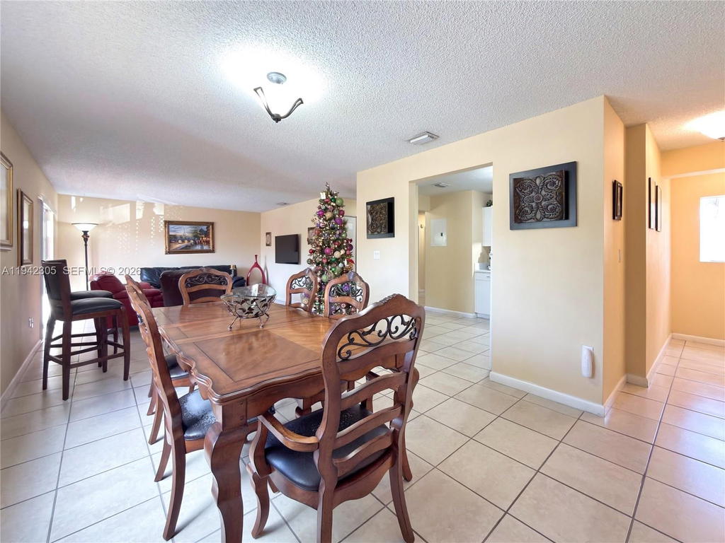 Real estate property located at 14911 80th St #221, Miami-dade, The Seasons Villas & Thms, Miami, FL