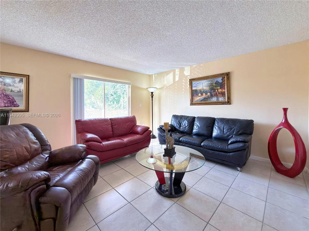 Real estate property located at 14911 80th St #221, Miami-dade, The Seasons Villas & Thms, Miami, FL