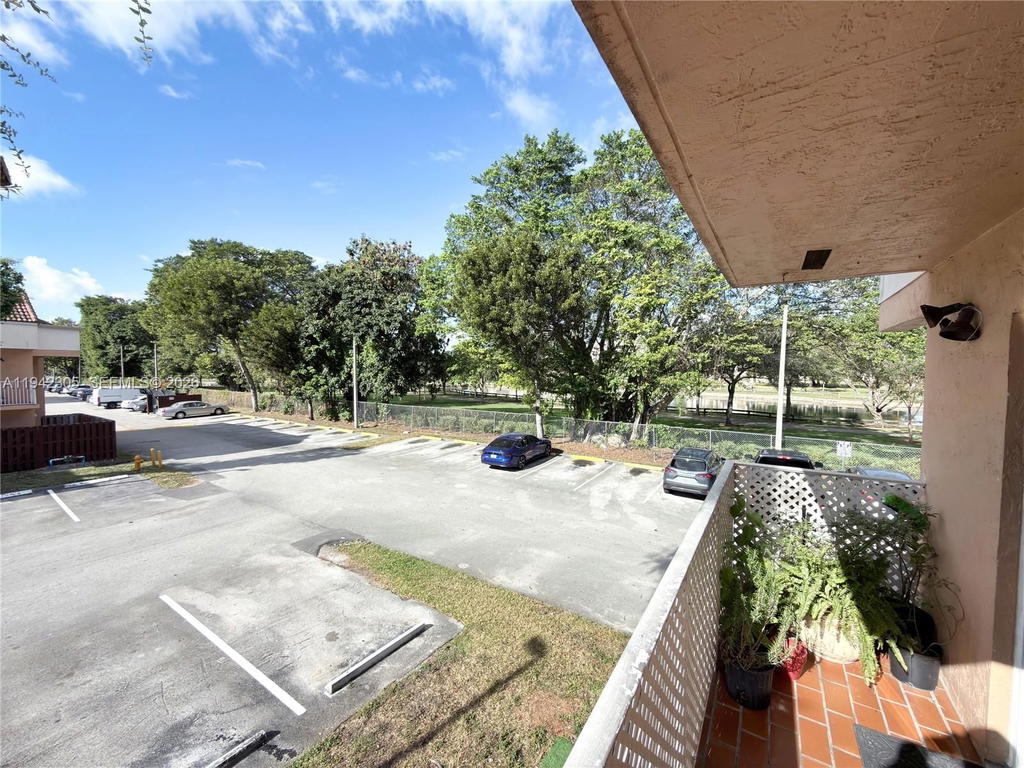 Real estate property located at 14911 80th St #221, Miami-dade, The Seasons Villas & Thms, Miami, FL