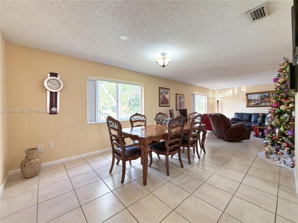 Real estate property located at 14911 80th St #221, Miami-dade, The Seasons Villas & Thms, Miami, FL