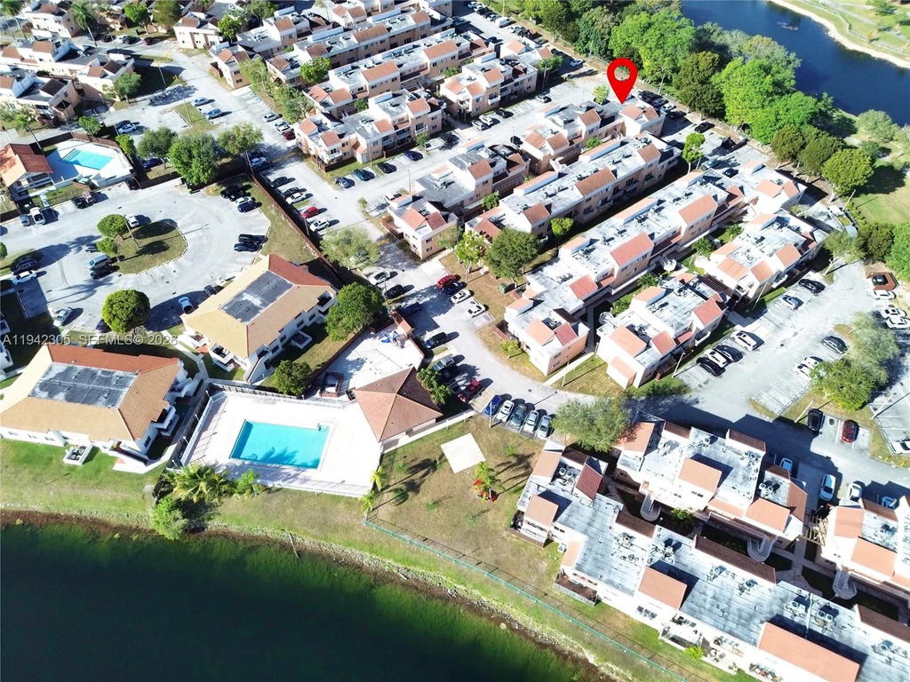 Real estate property located at 14911 80th St #221, Miami-dade, The Seasons Villas & Thms, Miami, FL