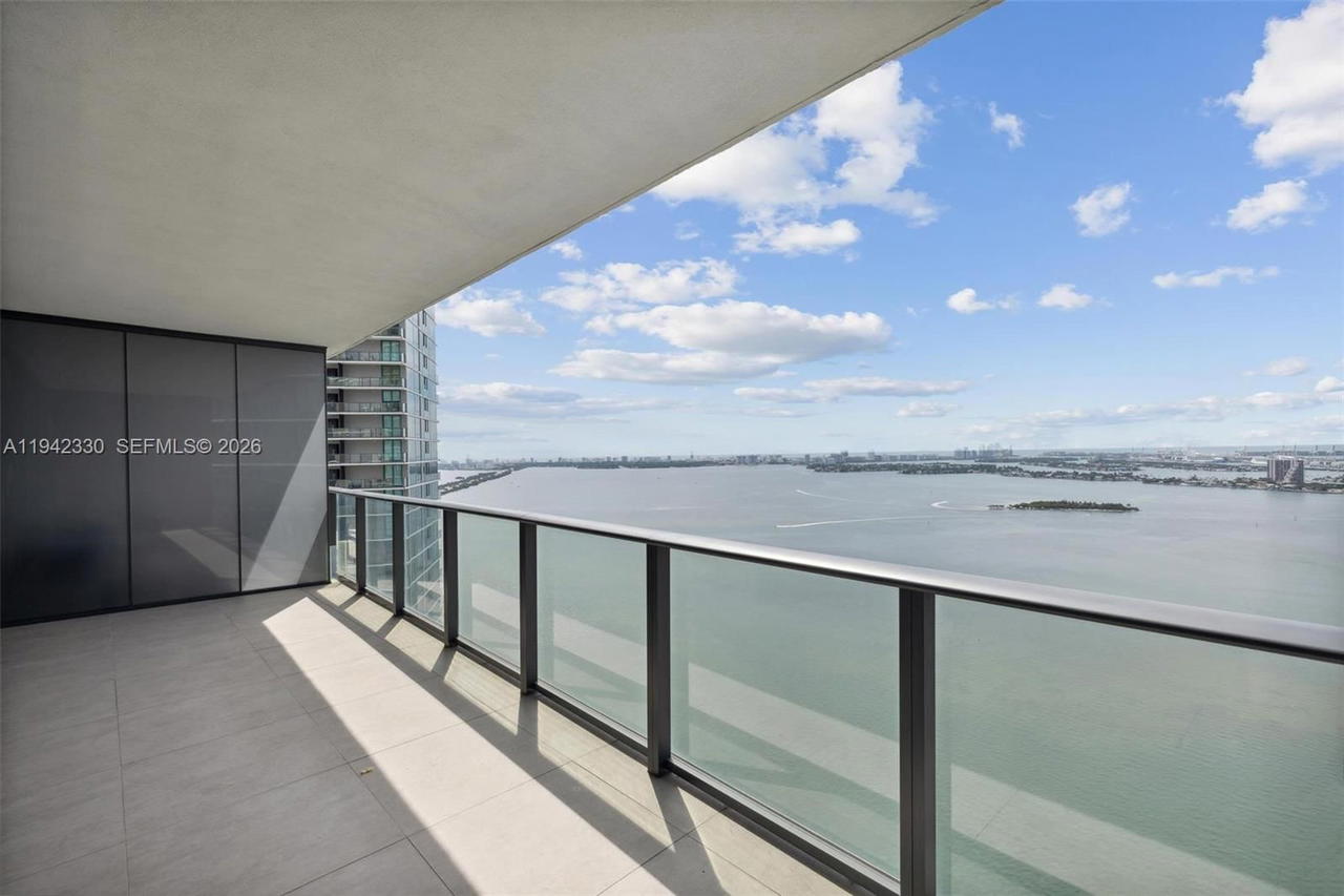 Real estate property located at 650 32nd St #4203, Miami-dade, Paraiso Bay Condo, Miami, FL