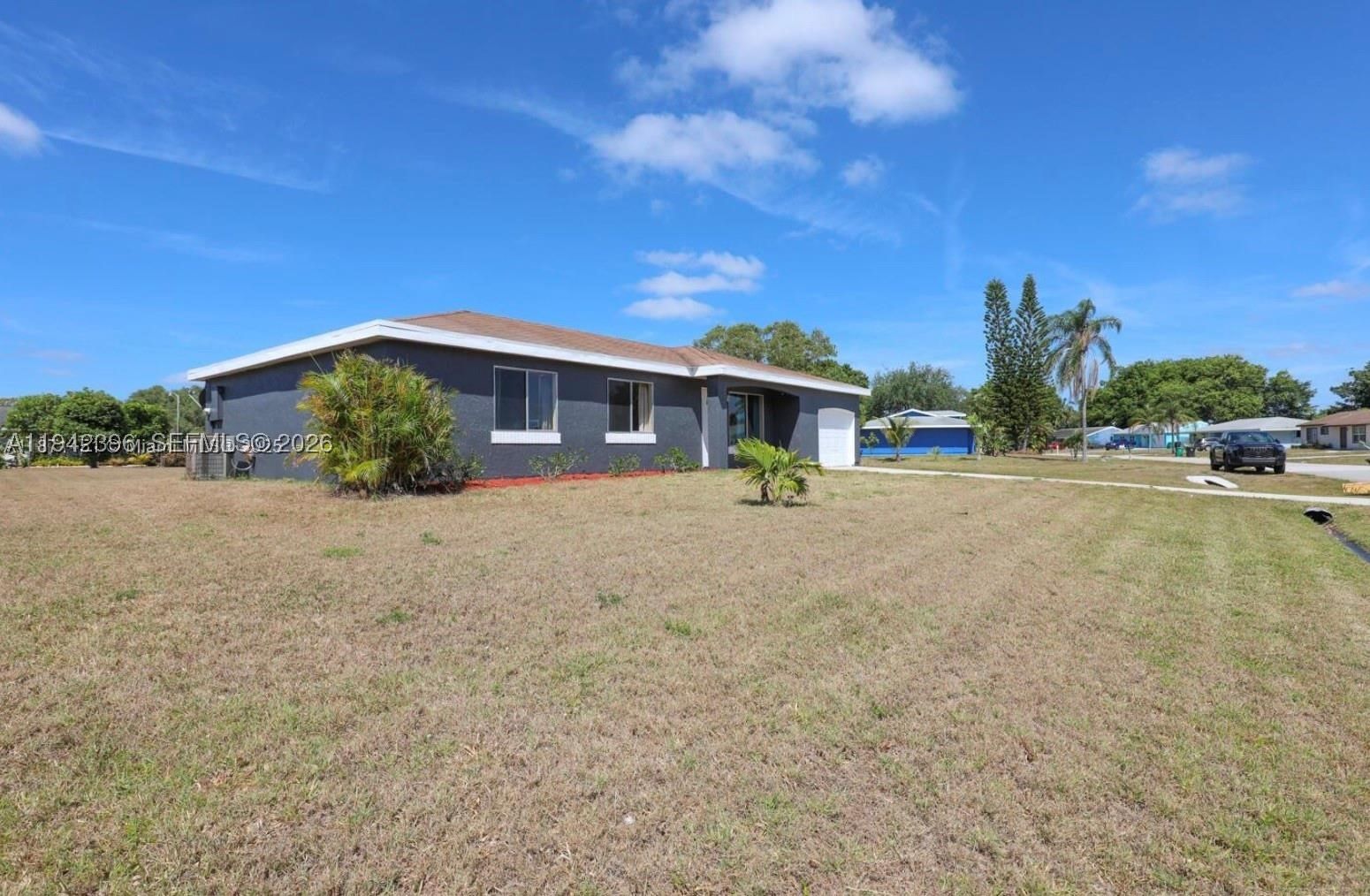 Real estate property located at 250 Homeland Rd, St Lucie, Port St Lucie Section 41, Port St Lucie, FL