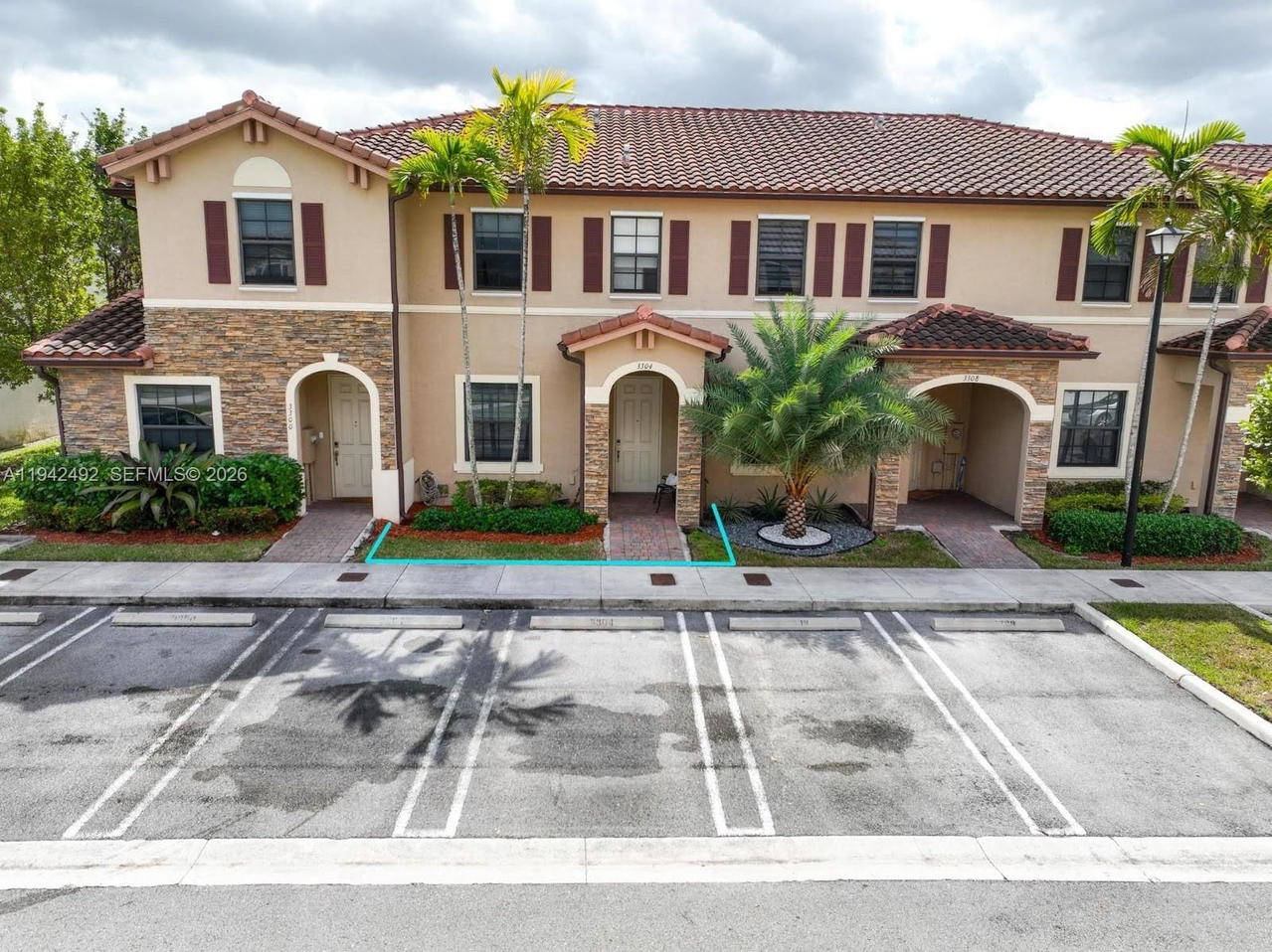 Real estate property located at 3304 92nd Pl, Miami-dade, Bonterra, Hialeah, FL