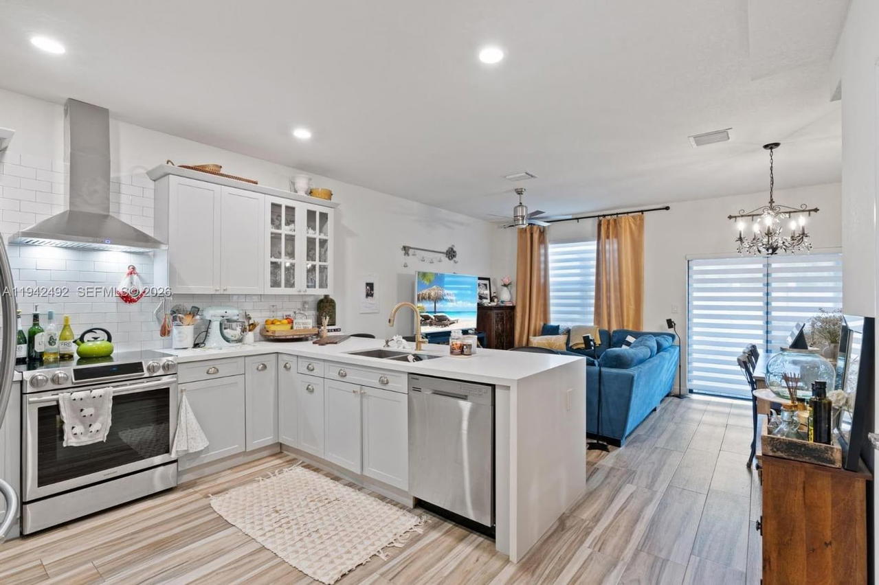 Real estate property located at 3304 92nd Pl, Miami-dade, Bonterra, Hialeah, FL
