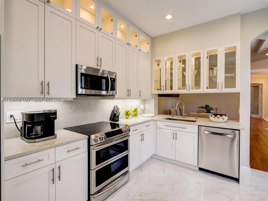 Real estate property located at 963 Harbor Vw S, Broward, Three Islands 3rd Section, Hollywood, FL