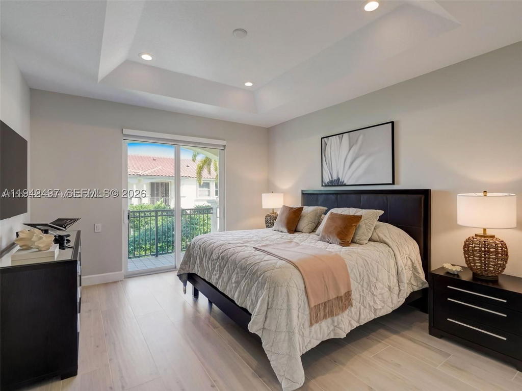 Real estate property located at 963 Harbor Vw S, Broward, Three Islands 3rd Section, Hollywood, FL