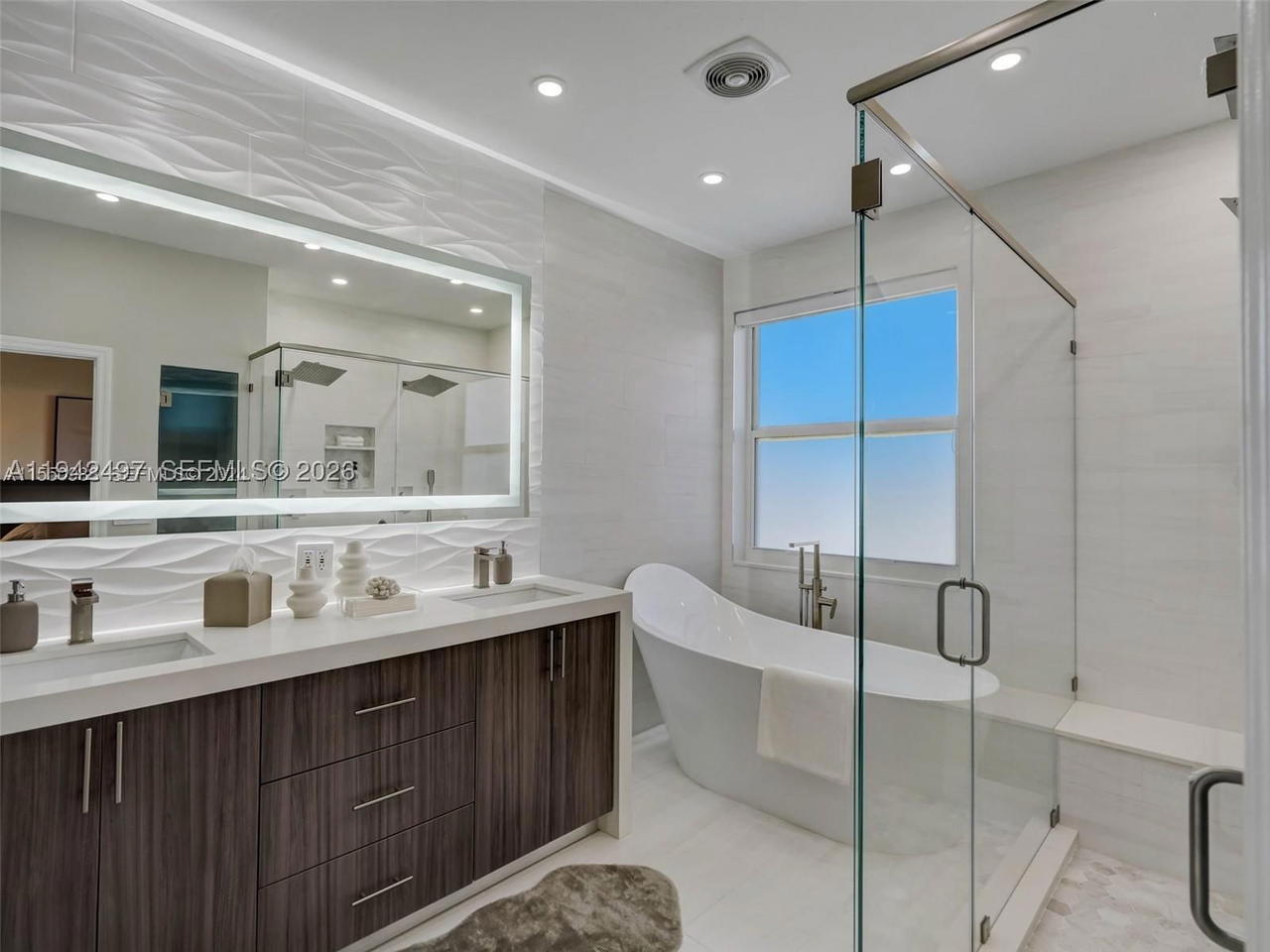 Real estate property located at 963 Harbor Vw S, Broward, Three Islands 3rd Section, Hollywood, FL