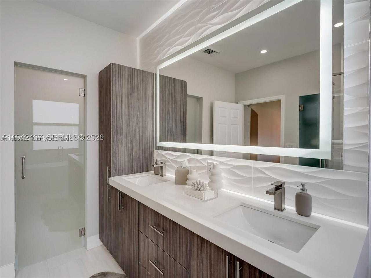 Real estate property located at 963 Harbor Vw S, Broward, Three Islands 3rd Section, Hollywood, FL