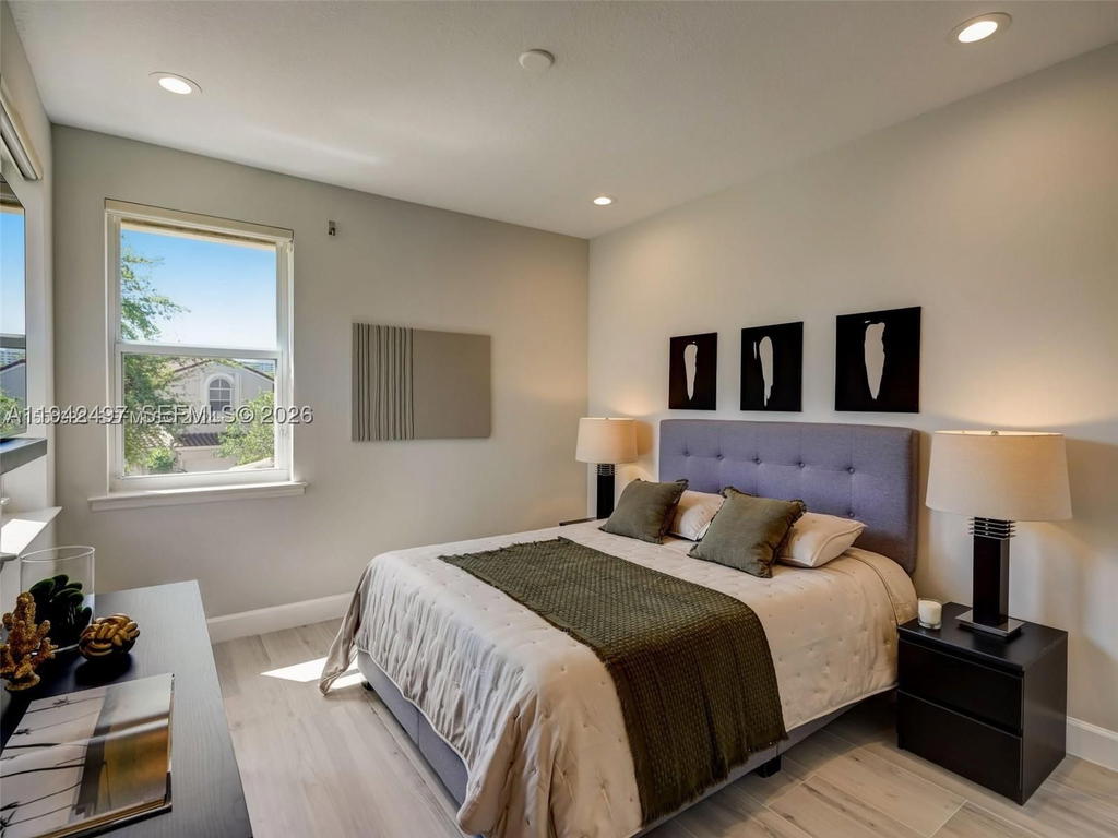 Real estate property located at 963 Harbor Vw S, Broward, Three Islands 3rd Section, Hollywood, FL