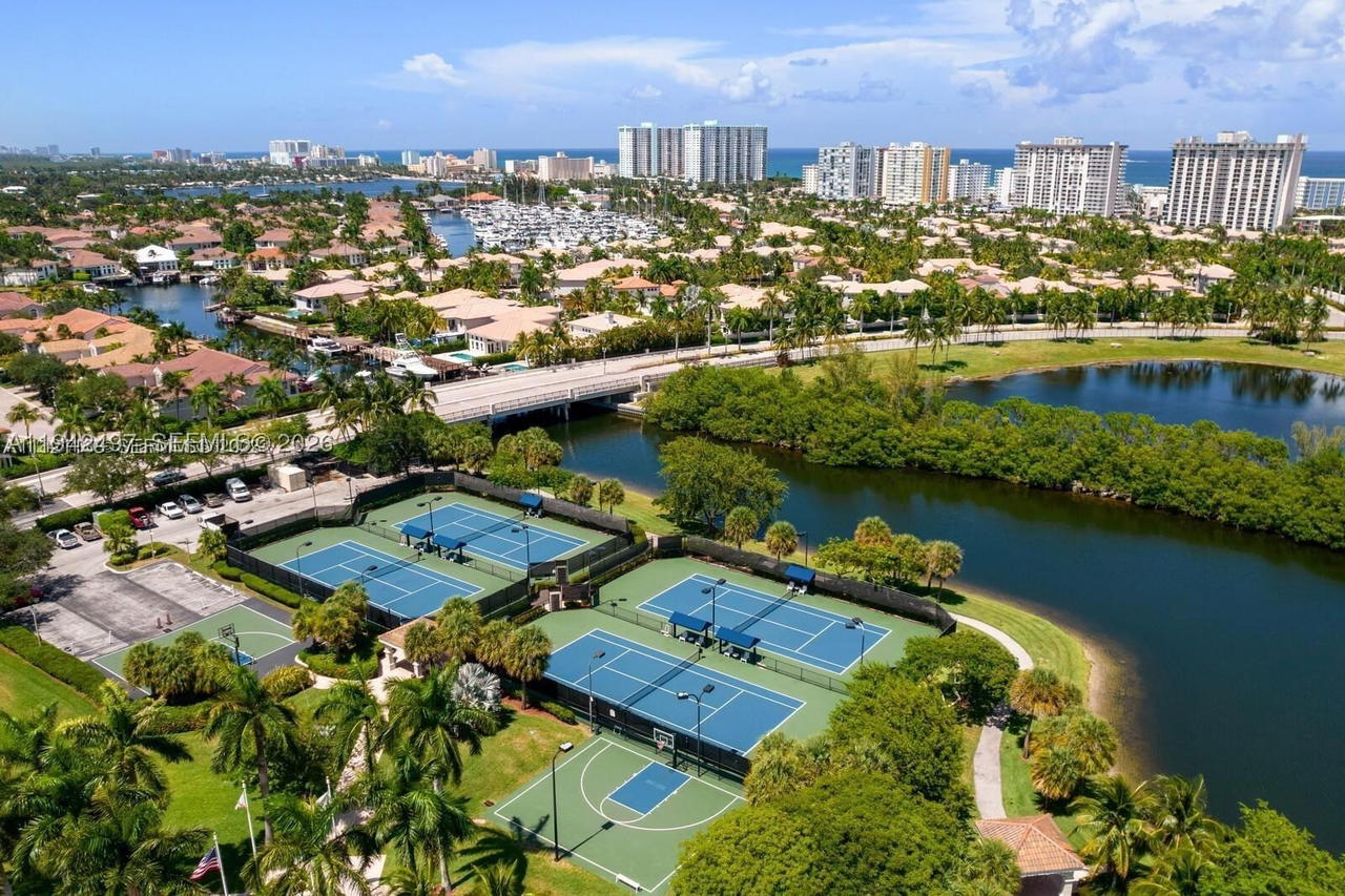 Real estate property located at 963 Harbor Vw S, Broward, Three Islands 3rd Section, Hollywood, FL