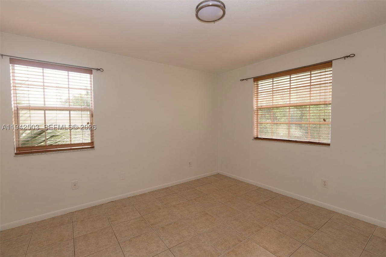 Real estate property located at 18328 68th Ave P, Miami-dade, La Hacienda Country Club, Hialeah, FL