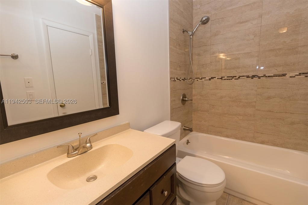 Real estate property located at 18328 68th Ave P, Miami-dade, La Hacienda Country Club, Hialeah, FL
