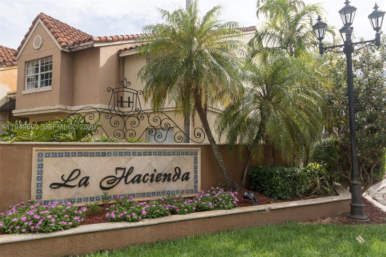 Real estate property located at 18328 68th Ave P, Miami-dade, La Hacienda Country Club, Hialeah, FL