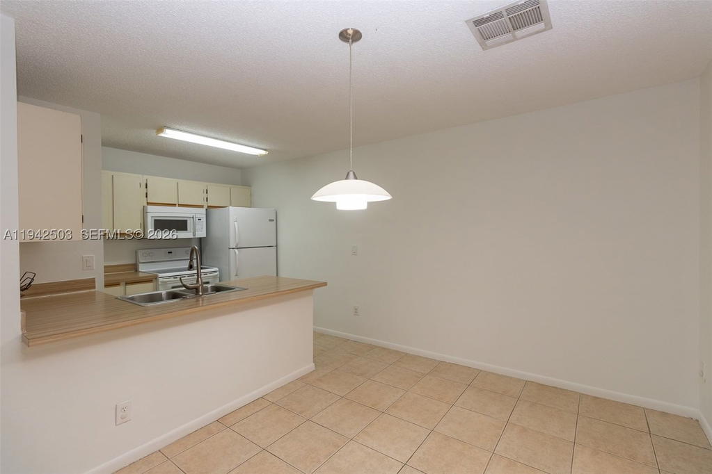 Real estate property located at 18328 68th Ave P, Miami-dade, La Hacienda Country Club, Hialeah, FL