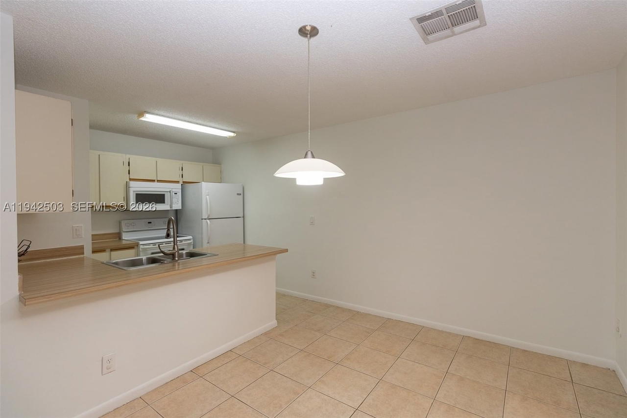 Real estate property located at 18328 68th Ave P, Miami-dade, La Hacienda Country Club, Hialeah, FL