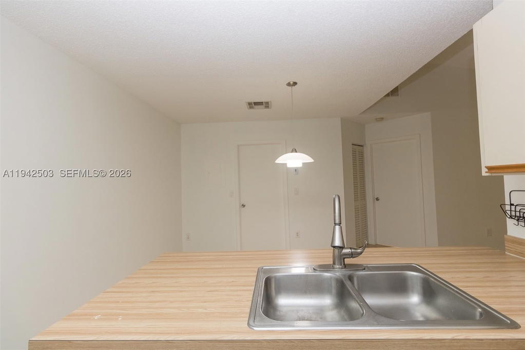 Real estate property located at 18328 68th Ave P, Miami-dade, La Hacienda Country Club, Hialeah, FL