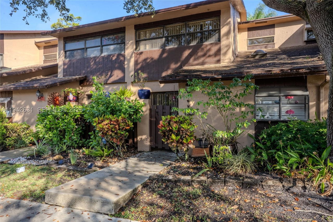 Real estate property located at 7790 79th Ave G6, Broward, Bonaire Village At Woodmo, Tamarac, FL