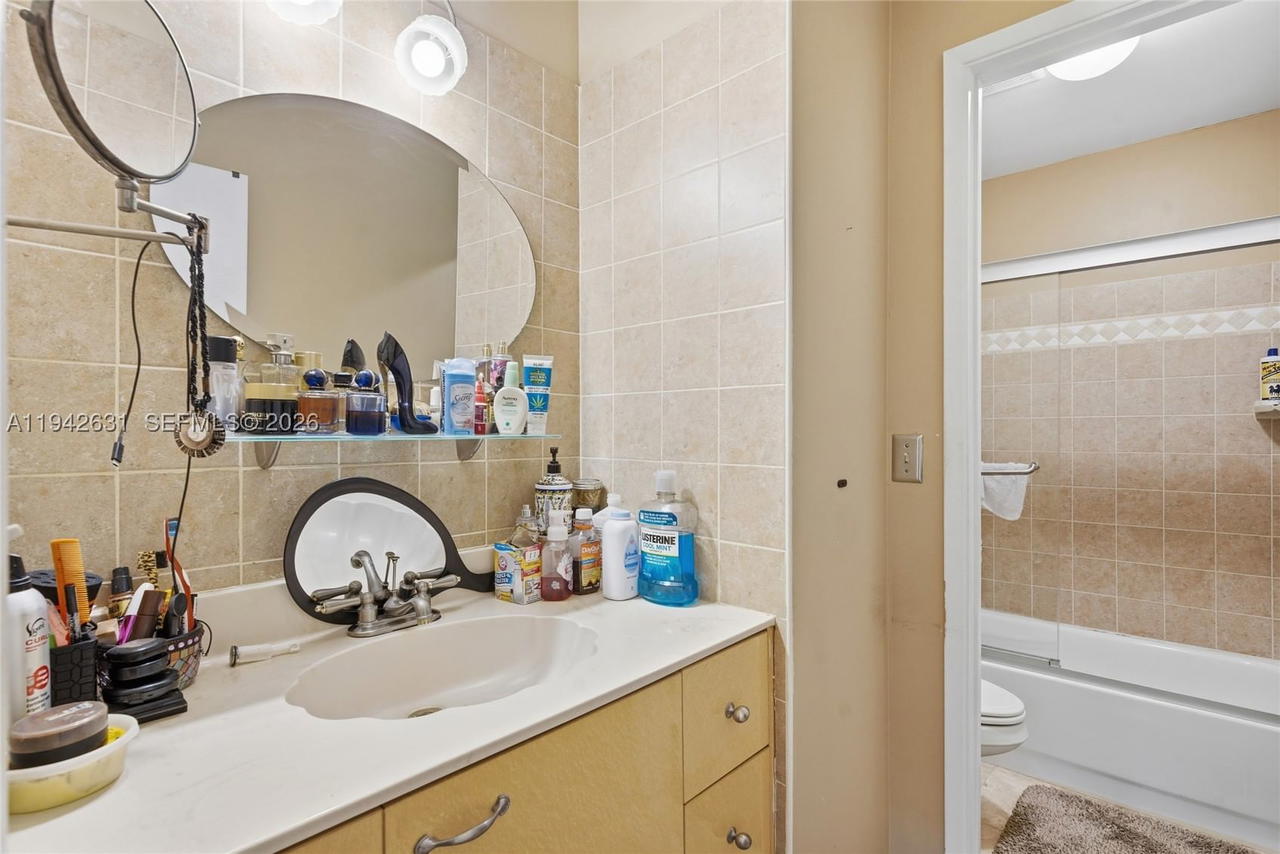 Real estate property located at 7790 79th Ave G6, Broward, Bonaire Village At Woodmo, Tamarac, FL