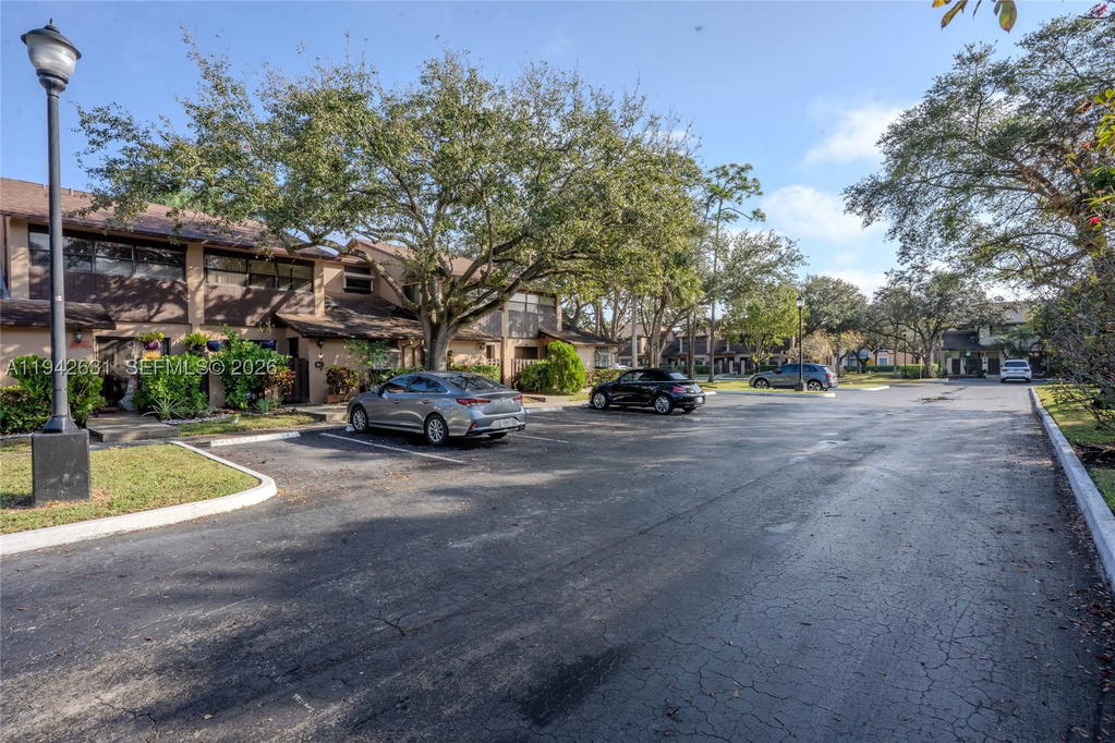 Real estate property located at 7790 79th Ave G6, Broward, Bonaire Village At Woodmo, Tamarac, FL