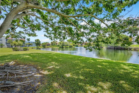 Real estate property located at 220 Lakeview Dr #308, Broward, Building Eight Of Racquet, Weston, FL