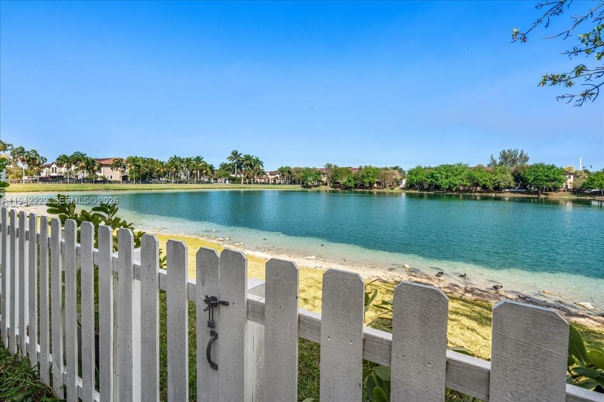 Real estate property located at 561 33rd Ter, Miami-dade, Florence At Crystal Lakes, Homestead, FL