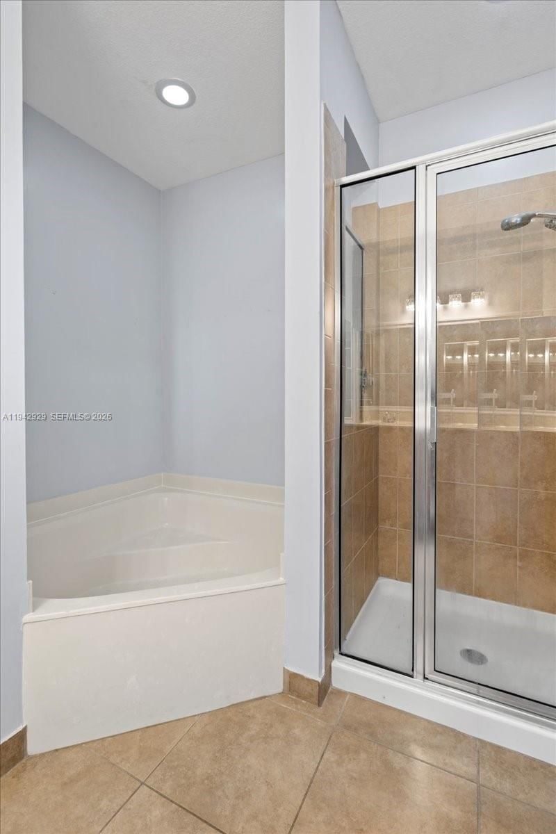 Real estate property located at 561 33rd Ter, Miami-dade, Florence At Crystal Lakes, Homestead, FL