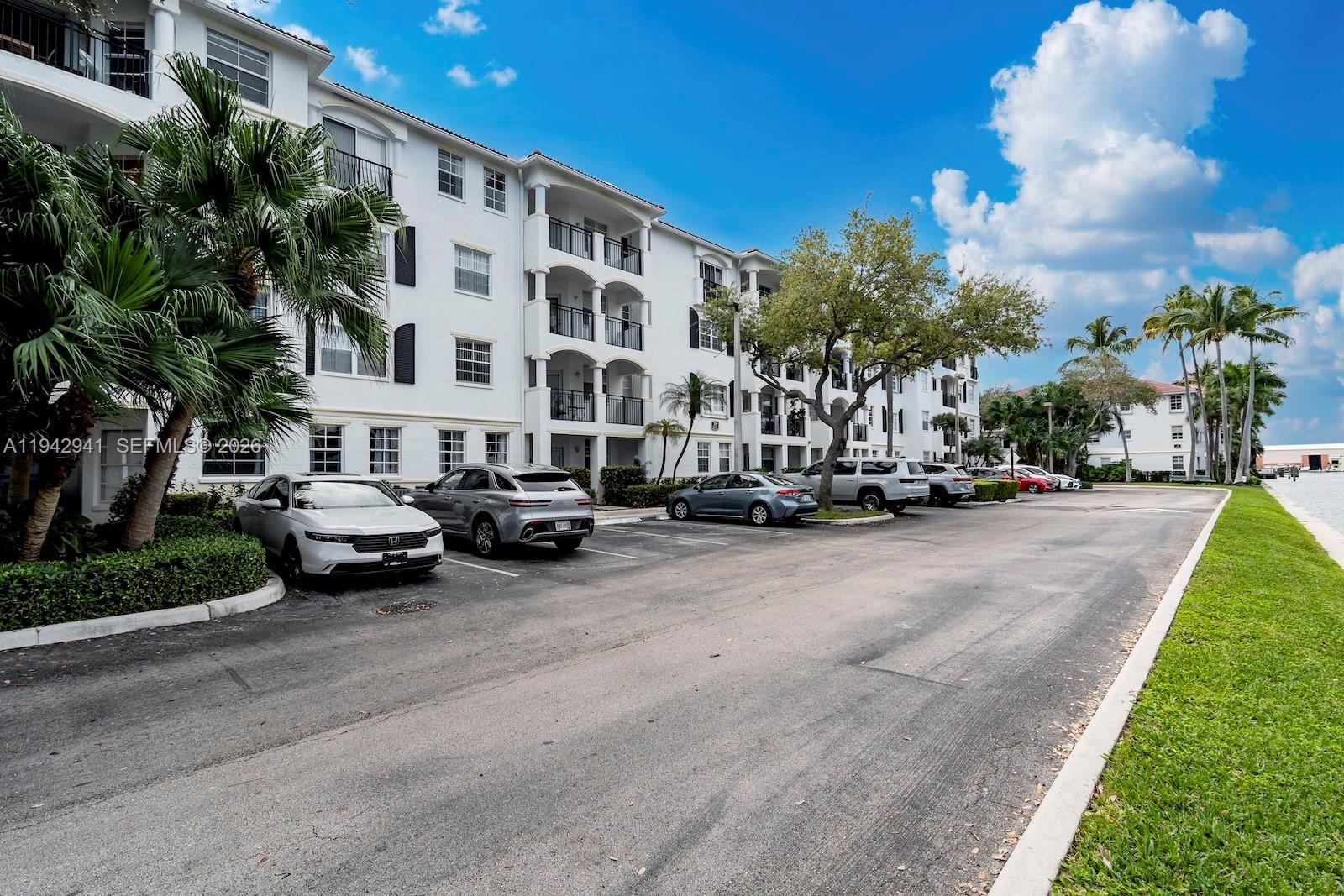 Real estate property located at 3215 184th St #14301, Miami-dade, Village By The Bay Condo, Aventura, FL