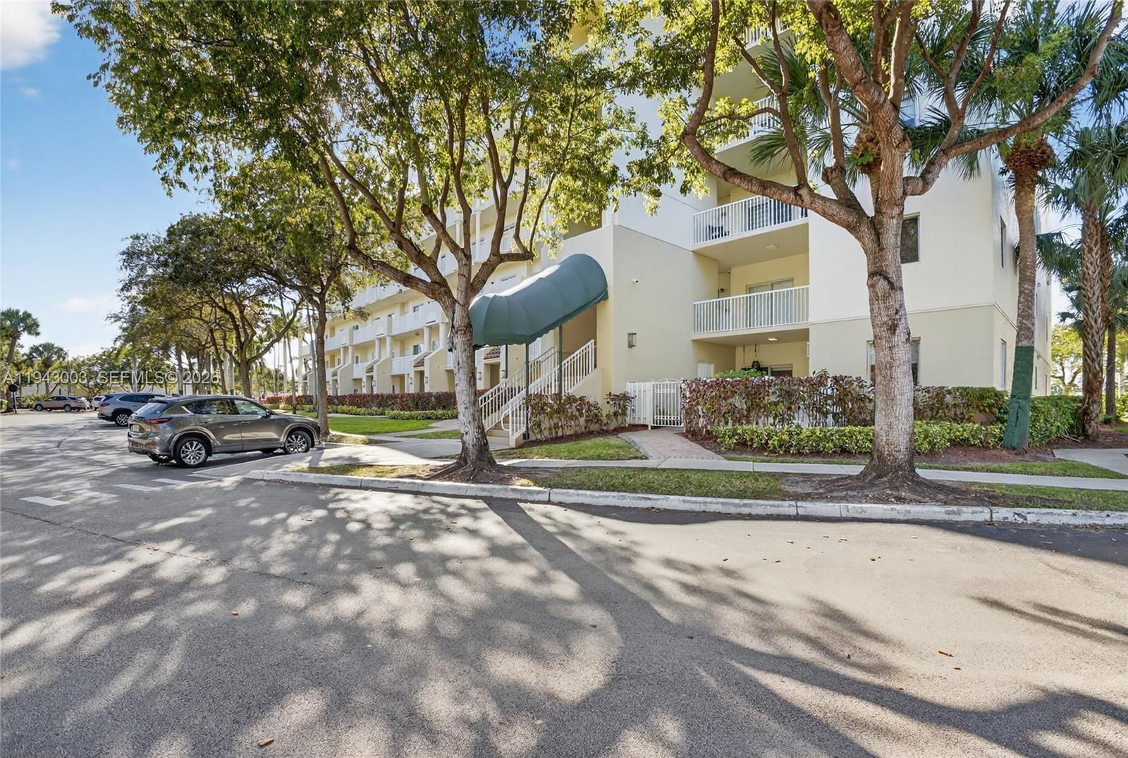 Real estate property located at 10710 66th St #114, Miami-dade, Captiva Condo E, Doral, FL