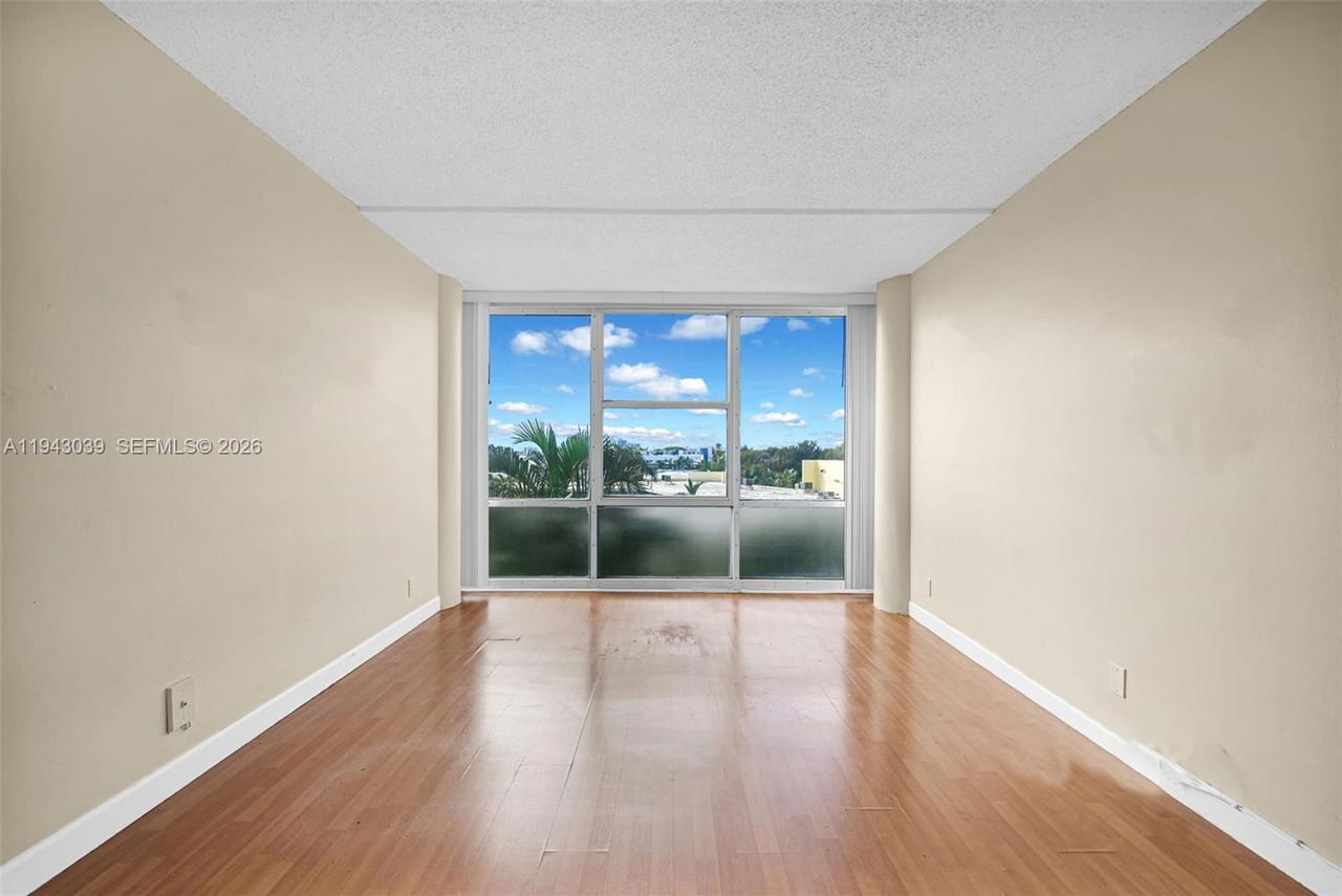 Real estate property located at 900 Bay Dr #321, Miami-dade, King Cole Condo, Miami Beach, FL