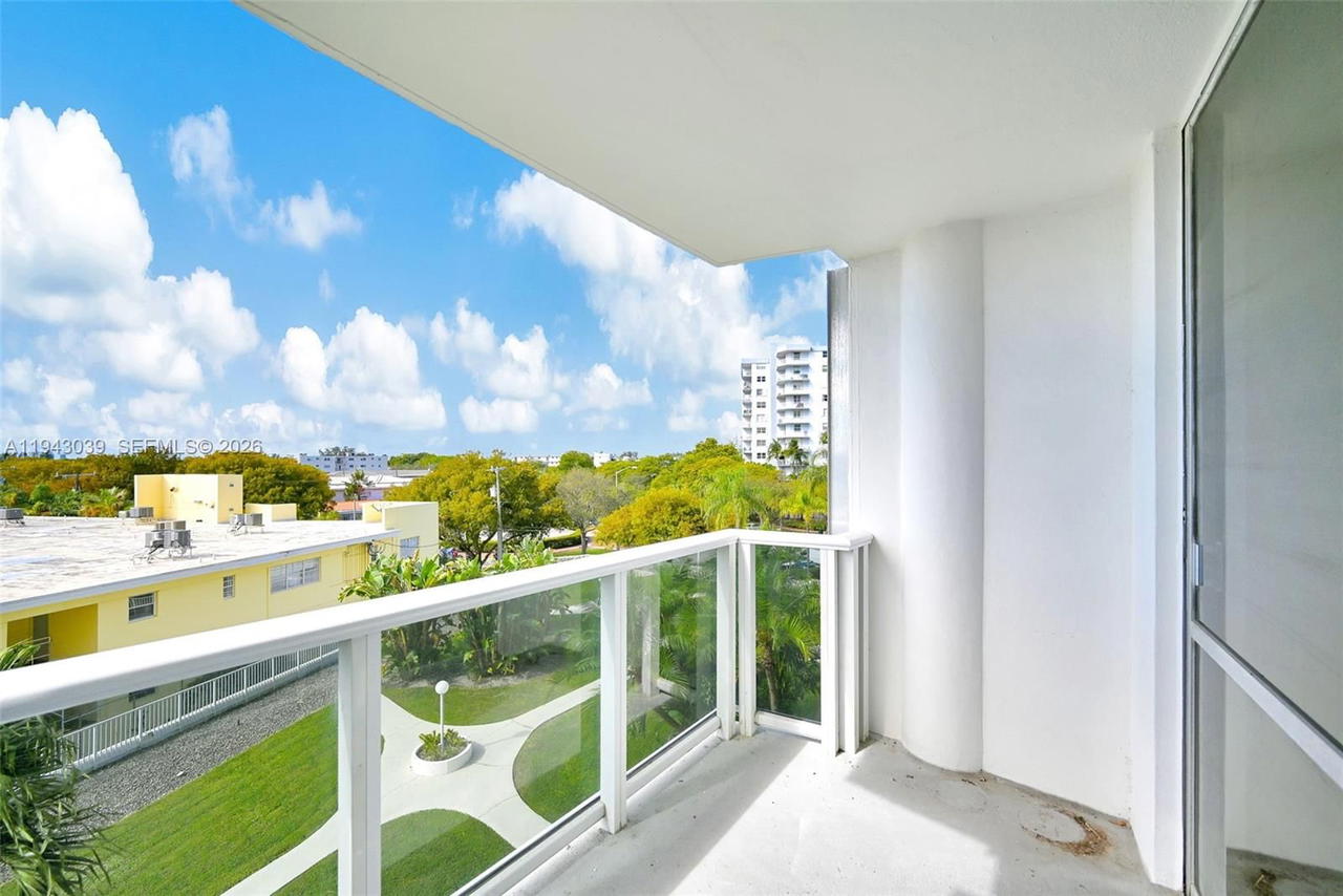 Real estate property located at 900 Bay Dr #321, Miami-dade, King Cole Condo, Miami Beach, FL