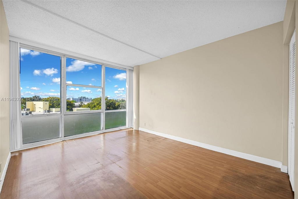 Real estate property located at 900 Bay Dr #321, Miami-dade, King Cole Condo, Miami Beach, FL