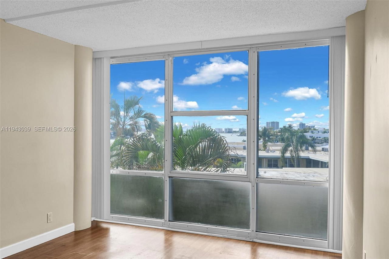 Real estate property located at 900 Bay Dr #321, Miami-dade, King Cole Condo, Miami Beach, FL