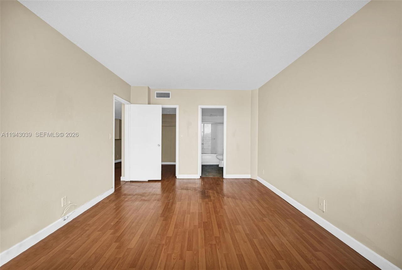 Real estate property located at 900 Bay Dr #321, Miami-dade, King Cole Condo, Miami Beach, FL