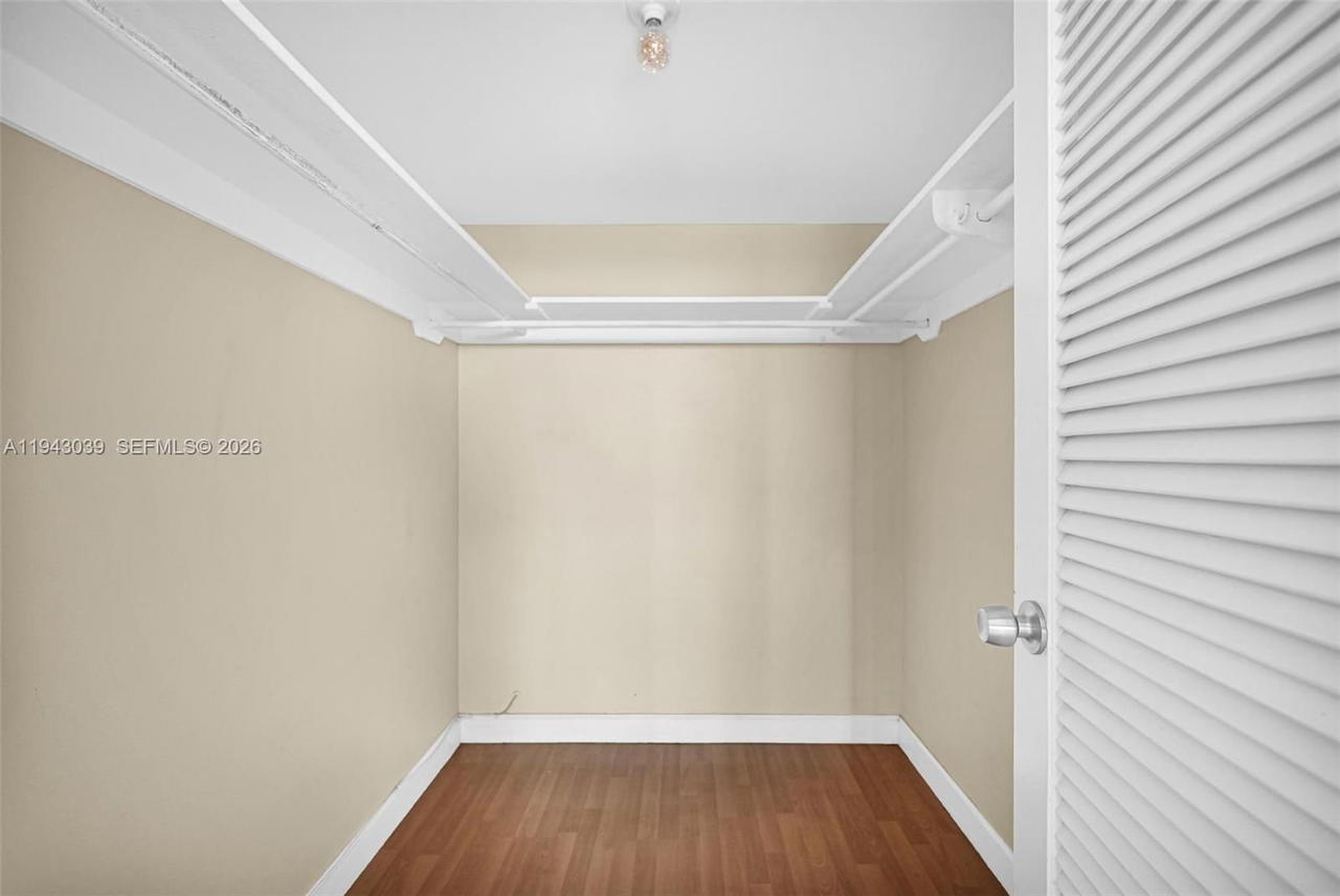Real estate property located at 900 Bay Dr #321, Miami-dade, King Cole Condo, Miami Beach, FL