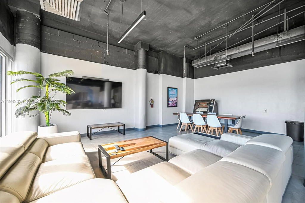 Real estate property located at 900 Bay Dr #321, Miami-dade, King Cole Condo, Miami Beach, FL