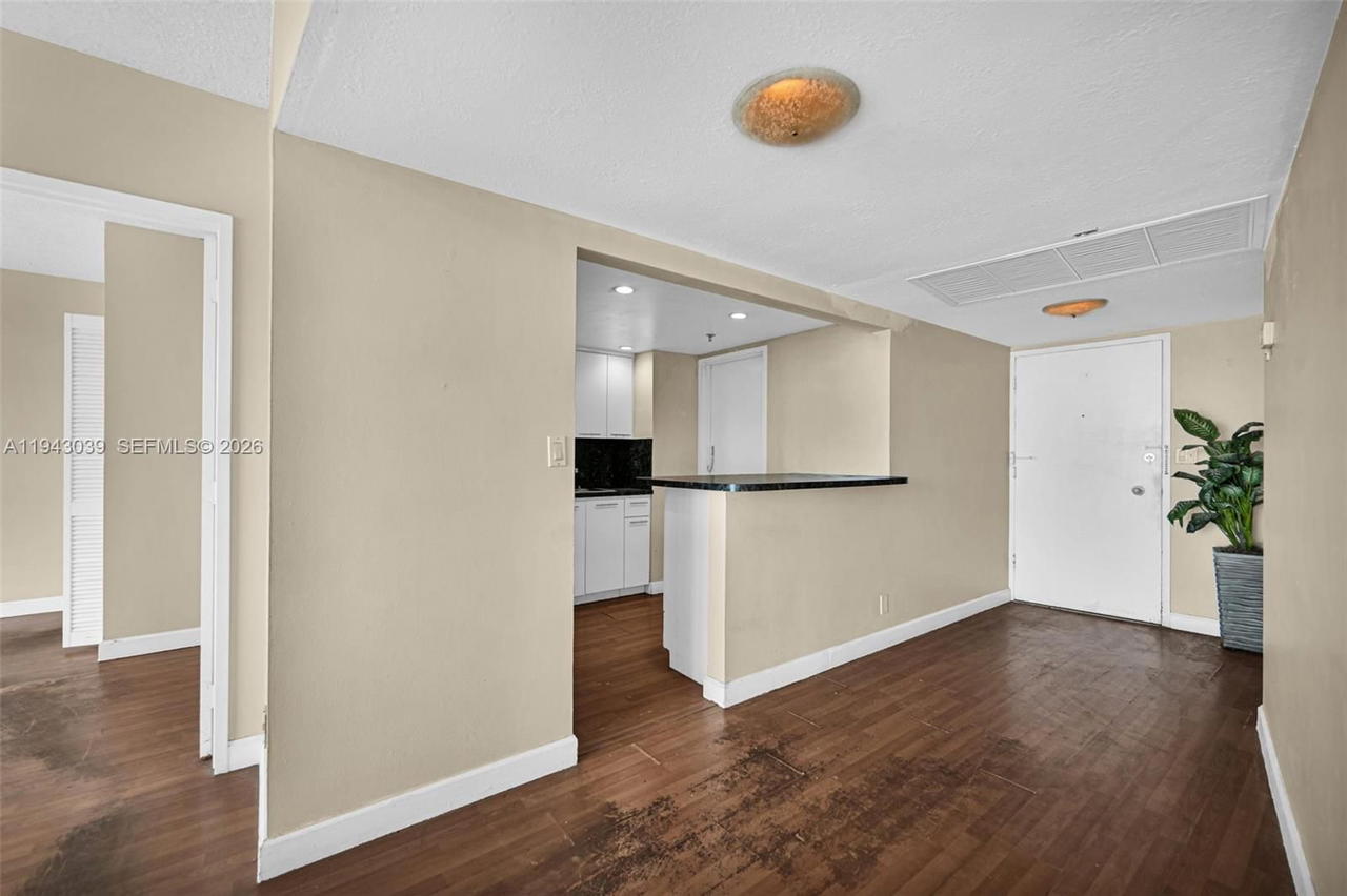Real estate property located at 900 Bay Dr #321, Miami-dade, King Cole Condo, Miami Beach, FL