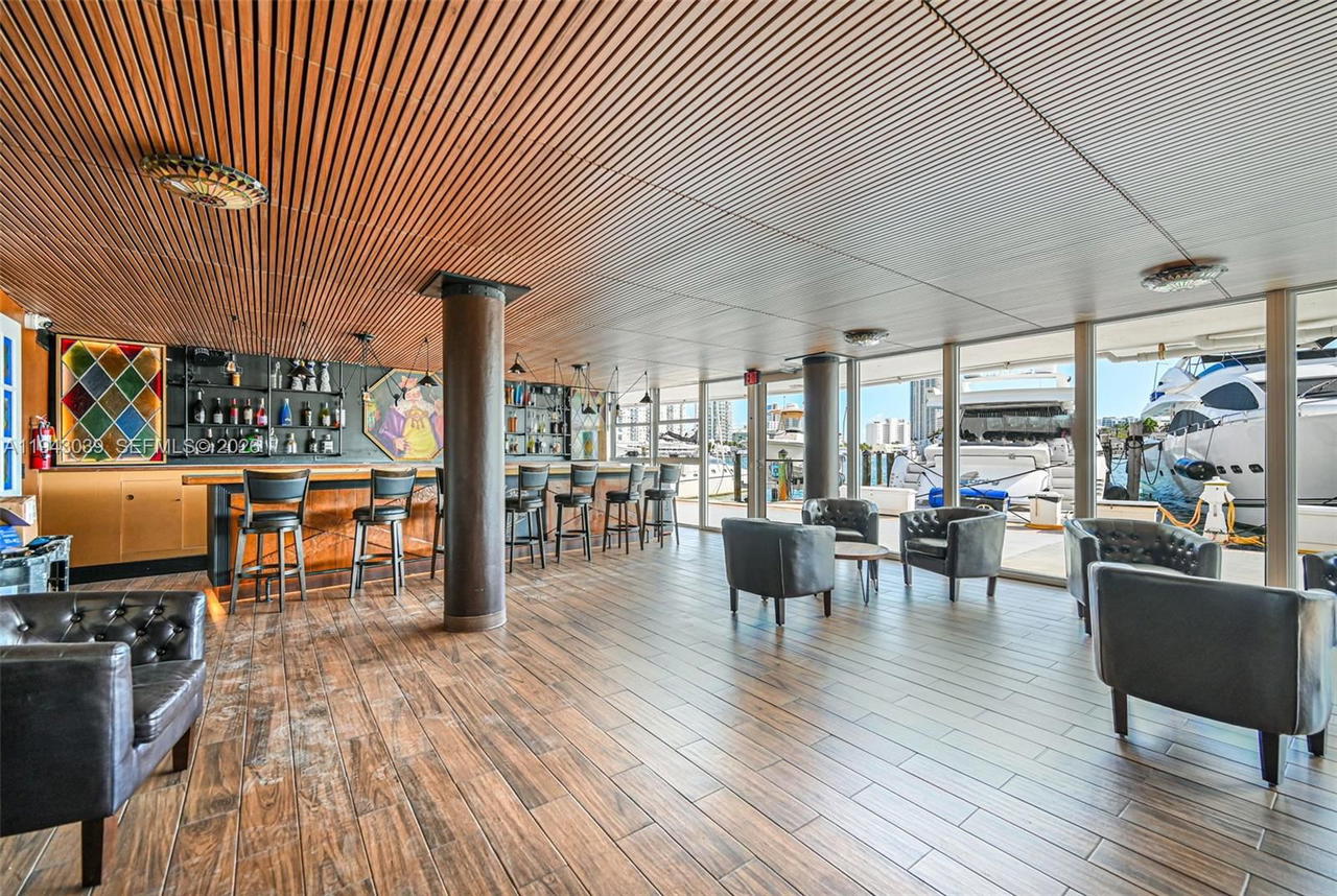 Real estate property located at 900 Bay Dr #321, Miami-dade, King Cole Condo, Miami Beach, FL