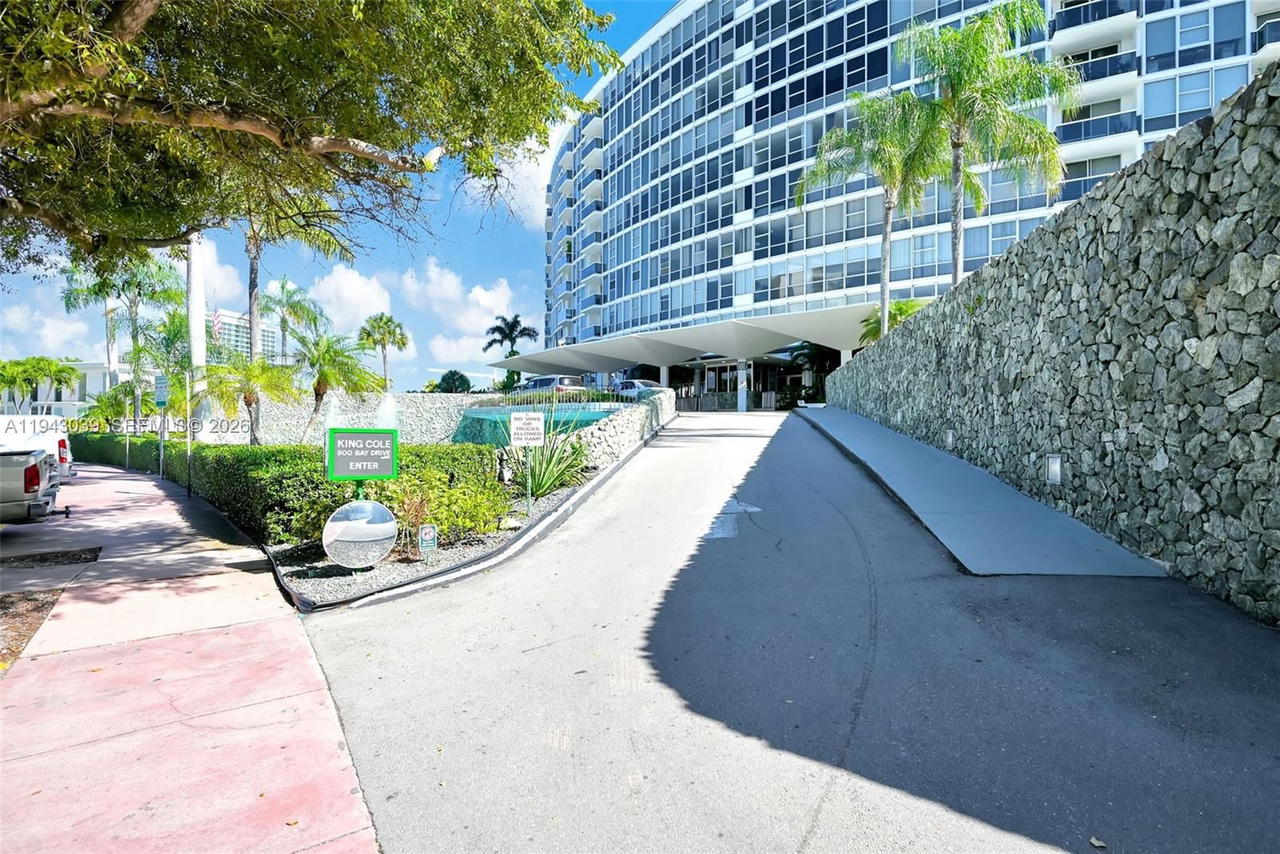 Real estate property located at 900 Bay Dr #321, Miami-dade, King Cole Condo, Miami Beach, FL