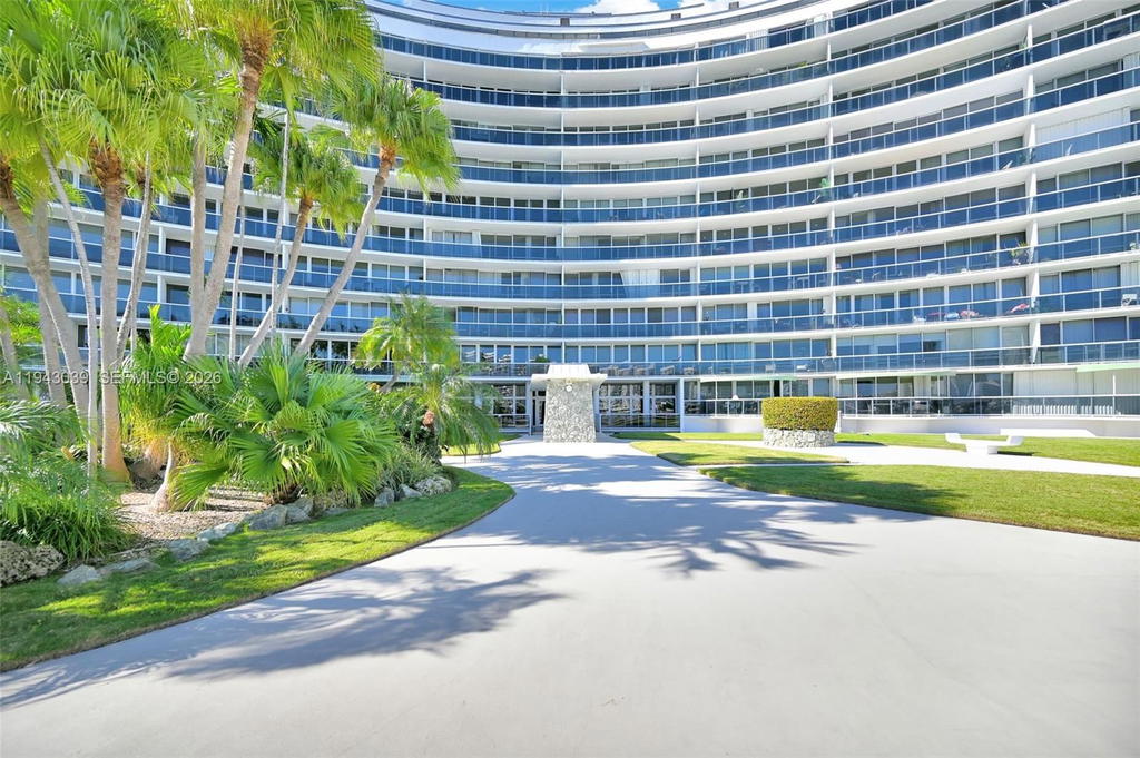 Real estate property located at 900 Bay Dr #321, Miami-dade, King Cole Condo, Miami Beach, FL
