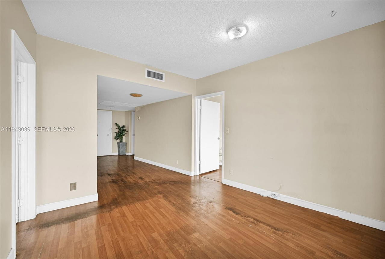 Real estate property located at 900 Bay Dr #321, Miami-dade, King Cole Condo, Miami Beach, FL